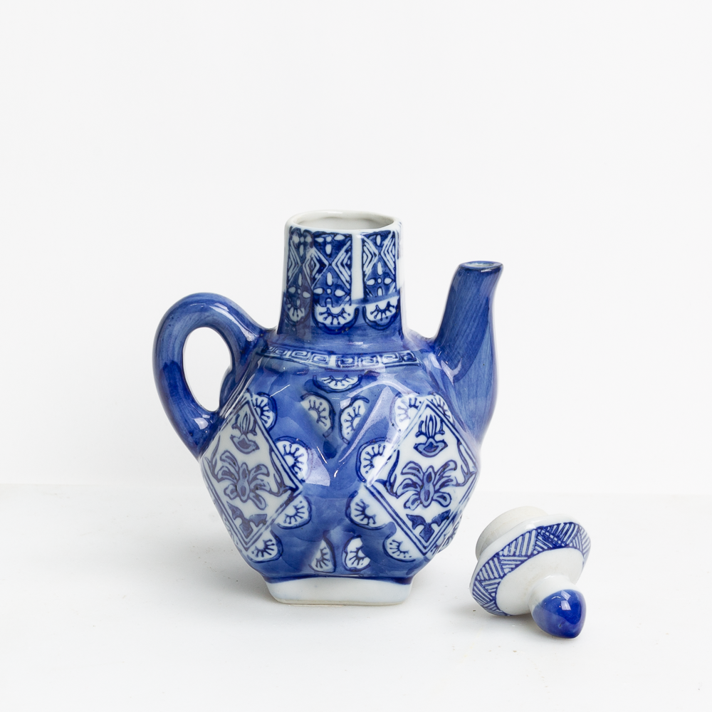 Geometric Brushstroke Teapot