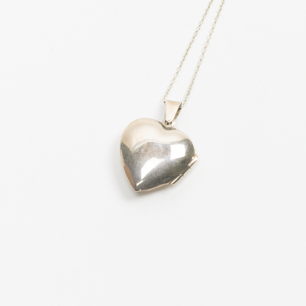 Silver 'Mom' Heart Locket